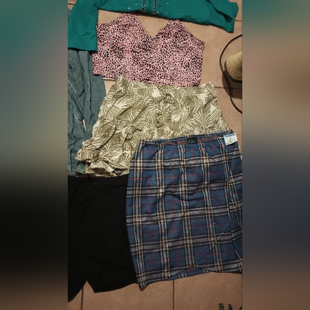 Clothes Bundle - Picture 5 of 5